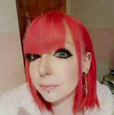 Hi everyone, I'm a Spanish teacher. I've found that the main reason why  people don't learn another language is because of the high cost of the  lessons (minimum £15/hour); so I'm thinking