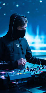 Alan Walker Vs Coldplay Hymn For The Weekend скачать Pin By Frelly Manusama On Ala In 2020 With Images Walker Wallpaper Alan Walker Allen Walker
