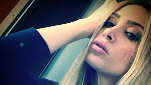 Martina Stella: "La mia famiglia disastrata economicamente, sostengo io i  miei"