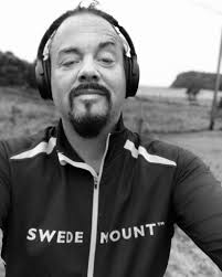 Anyone out here into creating online content/ streaming? I am going to be  starting a business where I will be facilitating breathwork sessions via  Zoom and am looking for recommendations