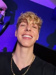 Who's ready for the weekend? 🏄‍♂️🍁