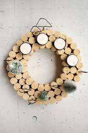 Do It Yourself Adventskranz Mit Korken Selbst Basteln Adventskranz Basteln Weihnachtsdeko Basteln Adventskranz Selber Basteln