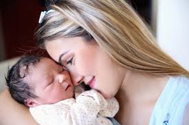 The world health organization recommends delaying the first bath until at least 24 hours after birth. Taking A Bath After Giving Birth Wellness Keen