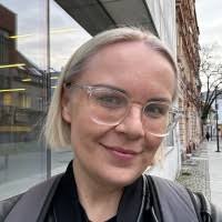 100+ profilů „Wrona“