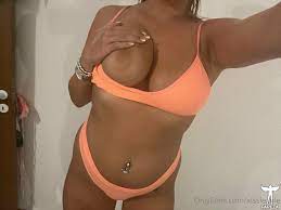 Issie Cole / issy_cole Nude Leaks OnlyFans Photo #2 - Fapeza