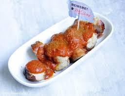 Ich möchte hier immer wieder verschiedene zutaten näher beschreiben und die informationen für euch kurz und knapp. Das Grosse Geheimnis Einer Currywurst Ist Naturlich Die Sosse Hier Haben Wir Unsere Version Fur Euch So Schmeckt Currywurst Currywurst Rezept Essen Und Trinken