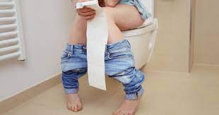 Verdecktes (okkultes) blut im stuhl: Helles Blut Am Toilettenpapier Blutender After Nach Stuhlgang