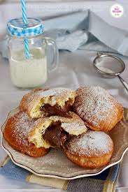 Con questa ricetta degli angioletti di pizza fritta alla nutella vi auguro un buon weekend e n'è approfitto per mandare un bacione alle mie amiche misyane. Bomboloni Veloci Alla Nutella Senza Lievitazione Sofficissimi E Stragolosi Bomboloni Idee Alimentari Dolci Fritti