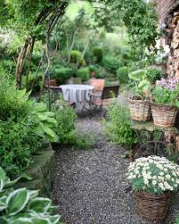 Nach Dem Regen Riecht Alles So Frisch Und Klar Mogt Ihr Den Duft Auch So Sehr Hostagram Gartendekoration Ein Schweizer Garten Garten Schmaler Garten