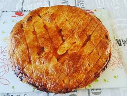 Galette Des Rois A La Creme De Noisettes Orange Et Pepites De Chocolat En 2020 Creme De Noisette Galette Des Rois Galette