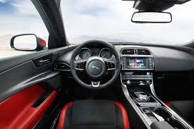 Jaguar Xe Est La Plus Belle Voiture De L Annee 2014 Jaguar Xe Jaguar Voiture