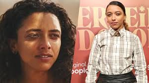 Alice Carvalho comenta cena de Guerreiros do Sol em que Otília conta à irmã  que ama Jânia: 'Só quem passou por isso vai entender'