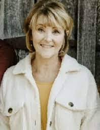 Leann Hoover's Instagram, Twitter & Facebook