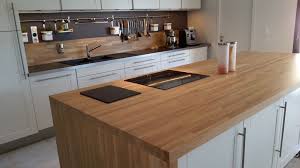 Epingle Par Gardies Sur Cuisine Avec Luminaires Credence Bois Plan De Travail Et Cuisines Design