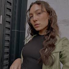 Sophia Beard's Instagram, Twitter & Facebook