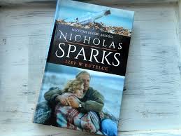 Theresa znajduje na plaży butelkę, a w niej wzruszający list miłosny napisany przez mężczyznę do zmarłej żony. List W Butelce Nicholas Sparks