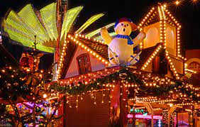Das mitführen von koffern, trollis, flaschen (>0,5l) und großen rucksäcken ist aus sichrheitsgründen nicht gestattet. Der Grosse Berliner Weihnachtsmarkt Weihnachten In Berlin