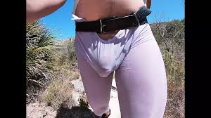 Ma délicieuse bite se fait bander lentement dans des collants en lycra  (boner public)