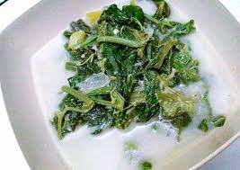 2 ikat bayam 1 siung bwg merah 6 siung bwg putih 1 liter air 65 ml santan kental 1 sdt. Resep Dan Cara Masak Membuat Sayur Bobor Bayam Yang Sederhana Enak Dan Sehat Selerasa Com