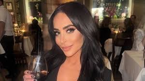 Angelina New's Instagram, Twitter & Facebook