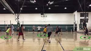 Se non fai in tempo a buttarti e fare bager, puoi usare il piede Come Fare Una Schiacciata Nella Pallavolo