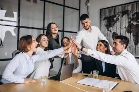 Strategi Komunikasi Efektif: Membangun Citra Positif Melalui Public Relations | Jurnalpost