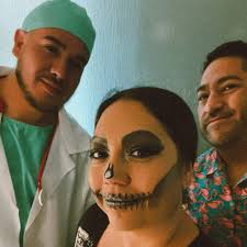 The last of my #NYC photos from last weekend // #architecture #travel  #ghostbusters #park #fountain #streetscape #doors #flowers #lovemyfriends❤️