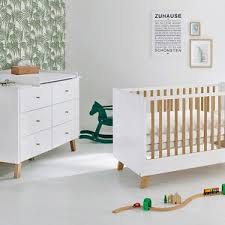 Du verbringst schließlich viel zeit beim wickeln und da sollte es sowohl für dich als auch für dein baby so bequem wie möglich sein. Babybett Wickelkommode Im Set Online Kaufen Baby Walz