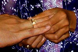 Pernikahan merupakan janji setia sebuah hubungan, ikrar suci antara dua seorang insan untuk menjalani kehidupan bersama dalam ketaatan kepada allah swt. Upacara Tukar Cincin Dalam Adat Jawa Tumpi Id