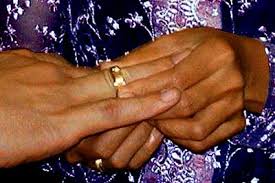 Pernikahan atau nikah artinya adalah terkumpul dan menyatu. Upacara Tukar Cincin Dalam Adat Jawa Tumpi Id