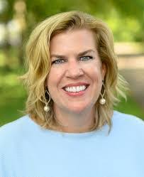 Laura Uphold's Instagram, Twitter & Facebook