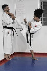 Pin By Jluigi On Martial Kicks Women Karate Martial Arts Women Female Martial Artists