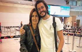 Já em casa após a cirurgia de retirada do tumor no útero, ela conta com a companhia e apoio do parlamentar. Em Paris Fatima Bernardes Conhece A Familia Do Namorado O Fuxico