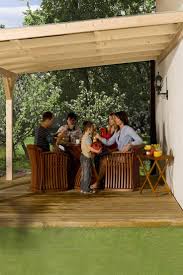 Praktische Terrassenuberdachung Aus Holz Uberdachung Terrasse Terrassenuberdachung Uberdachungen