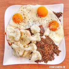 Simple Sain Et Muscle 3 Oeufs 250g De Chou Fleur 250g De Lentilles Cuites Poivre Les Macros Proteines 45 Glucides 56 Low Carb Menus Food Low Carb