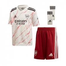 Hay una amplia variedad de camisetas, chaquetas, shorts o pantalones con los tradicionales colores azul, dorado y rojo para mujer, hombre y niños. Arsenal Shirts Arsenal Official Jersey Kits 2020 2021 Futbol Emotion