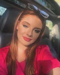 Valarie Marie's Instagram, Twitter & Facebook