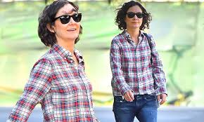 Originally posted january 31st : Pregnant Sara Gilbert Covers Up Her Baby Bump In Grunge Ensemble Daily Mail Online