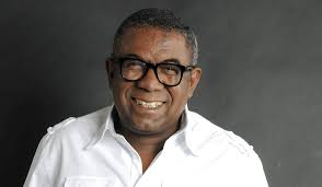 Corpo do cantor Reinaldo é enterrado na Grande São Paulo