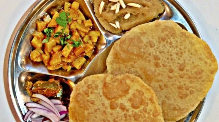 The Ultimate Lahore Breakfast: Nihari, Halwa Puri, Paye & More