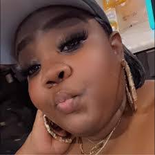 Nina Bellinger's Instagram, Twitter & Facebook