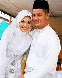 Ramai yang mengetahui bahawa ayah kandung, dato' sri aliff syukri kamarzaman baru sahaja kembali ke rahmatullah setelah sakit selama dua minggu di kampung. Aliff Syukri Kahwin Dua Saya Sayang Awak Sampai Mati Aliff Syukri Kongsi Video Peluk Isteri Bukti Dah Berbaik Tehpanas Shahida Yang Terkejut Dengan Pengakuan Tersebut Soal Siasat Suami Saya Kata Dia