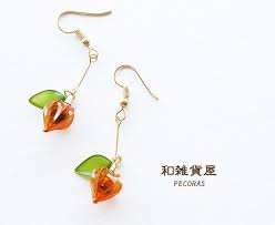 更に小さく繊細に ほおずき ピアス イヤリング 和 ゆらゆら 揺れる デザイン 手作り アクセサリー レジン デザイナージュエリー マニキュアフラワー