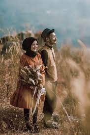 Yuk, intip referensi gaya foto prewedding hijab a la seleb indonesia berikut ini! Prewedding Hijab By Fixphoto Id Pose Pasangan Pengantin Foto Perkawinan Foto Pertunangan