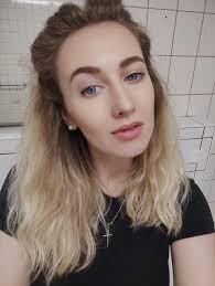 Kat Sinelnikova, Рубежное