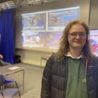 Trump vs. Harris: Studenten fiebern in Siegen 12 Stunden mit