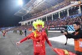 Theo tiền vệ nguyễn quang hải, ban huấn luyện lường trước lối đá của indonesia nên căn dặn các cầu thủ kiềm chế vì mục tiêu chiến thắng ở vòng loại world cup 2022 tối 7/6. Quang Háº£i Ä'á»™i Toc Giáº£ Mau Non Chuá»'i Ä'i Tung TÄƒng Kháº¯p San Xá»©ng Ä'ang La Man Äƒn Má»«ng Cute Nháº¥t Sau Tráº­n Chung Káº¿t Khanh Hoa Tv
