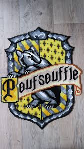 Blason De Poufsouffle Hufflepuff S Crest Harry Potter Perler Beads By Vicsene Poufsouffle Blason Harry Potter Pixel Art Harry Potter