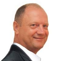 100+ perfiles de «Stricker»