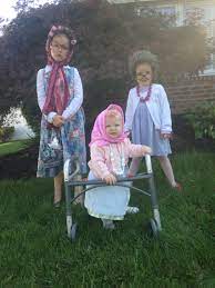 Old Ladies Kid Halloween Costumes Diy Halloween Costumes For Kids Halloween Costumes Friends Twin Halloween Costumes